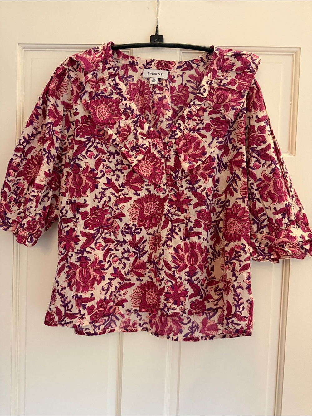 Evereve Floral Ruffle V‑Neck Blouse in Pink and Cream M